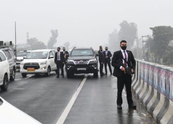 ಮೋದಿ ಭದ್ರತೆಯಲ್ಲಿ ಭಾರೀ ಲೋಪ, 20 ನಿಮಿಷ ಟ್ರಾಫಿಕ್ ನಲ್ಲಿ ಮೋದಿ..!!