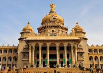 Govt Order | ಸರ್ಕಾರಿ ನೌಕರರು ಇನ್ಮುಂದೆ ಕೆಂಪು- ಹಳದಿ ಬಣ್ಣದ ಕೊರಳುದಾರ ಧರಿಸಬೇಕಂತೆ, ಸರ್ಕಾರದ ಹೊಸ ಸುತ್ತೋಲೆ.!