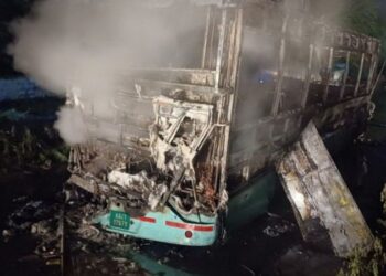 BMTC BUS Fire | ಮಳೆ ಸುರಿಯುತ್ತಿದ್ದರೂ ಹೊತ್ತಿ ಉರಿದ ಬಿಎಂಟಿಸಿ ಎಲೆಕ್ಟ್ರಿಕ್ ಬಸ್..!