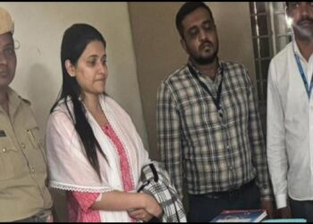 Darshan Case: Pavitra Gowda in Tears During Trial as Photo Goes Viral
