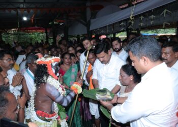 ಕೊರಗಜ್ಜ ದೈವದ ನೇಮ, ತಂಬಿಲ ಸೇವಾ ಕಾರ್ಯದಲ್ಲಿ ಭಾಗಿಯಾದ ವಿಜಯೇಂದ್ರ