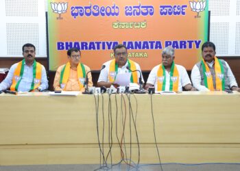‘ಕರ್ನಾಟಕ ಲೂಟಿ-ಕಾಂಗ್ರೆಸ್ ಡ್ಯೂಟಿ’ : ಬಿಜೆಪಿಯಿಂದ ಪೋಸ್ಟರ್ ಬಿಡುಗಡೆ..!