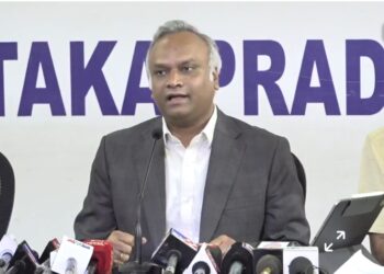 ಕಲಬುರಗಿಯಲ್ಲಿ ಯಾವ ರಿಪಬ್ಲಿಕ್ ಇದೆ ಎಂದು ಹೋಗಿದ್ದಾರೆ: ಬಿಜೆಪಿ ವಿರುದ್ಧ ಪ್ರಿಯಾಂಕ್ ಖರ್ಗೆ ವಾಗ್ದಾಳಿ