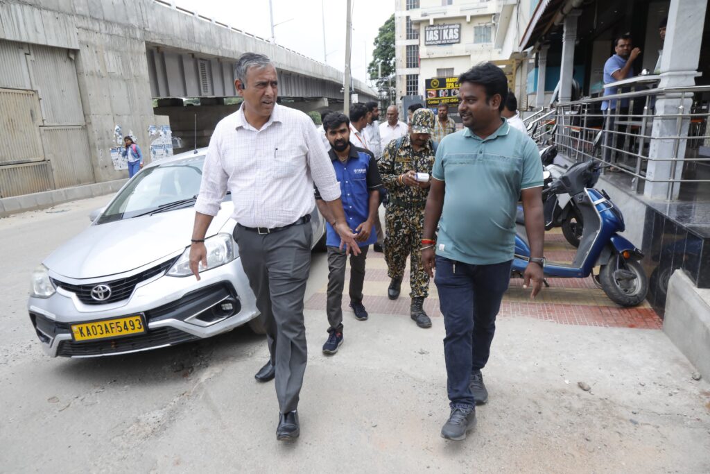BBMP Chief Commissioner fines Yamaha showroom ₹5000! ; If you are a garbage collector, please WhatsApp me!