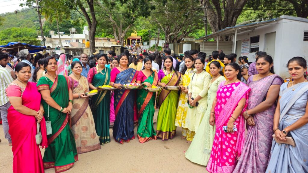 Bagina to the thirty-five women who came to Chamundeshwari for darshan on the occasion of the first Ashada Friday