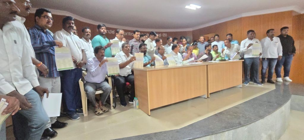 Two-Day Disruption in Municipal Services; Massive Demonstration Demanding Fulfillment of Various Demands