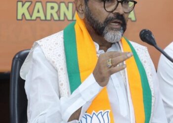 ಮತಪತ್ರದ ಮೂಲಕ ಕಾಂಗ್ರೆಸ್ ಹಳೆಯ ‘ಅಕ್ರಮ ಯುಗ’ಕ್ಕೆ ಜನರನ್ನು ಎಳೆಯಲು ಹೊರಟಿದೆ: ಛಲವಾದಿ ನಾರಾಯಣಸ್ವಾಮಿ