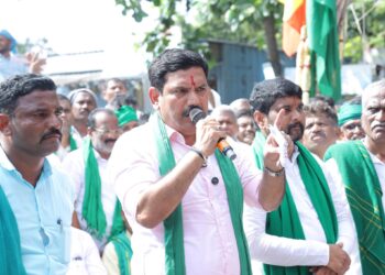 ಅನ್ನದಾತರ ಜೊತೆ ಜನ್ಮದಿನ ಯಾವತ್ತೂ ಮರೆಯಲಾರೆ,ಕಬ್ಬು ಬೆಳೆಗಾರರ ಹೋರಾಟಕ್ಕೆ ನ್ಯಾಯ ಖಚಿತ: ವಿಜಯೇಂದ್ರ 