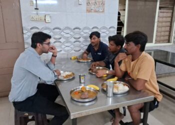 ಹಾಸ್ಟೆಲ್ ಗಳಿಗೆ ದಿಢೀರ್ ಭೇಟಿ ನೀಡಿ ಪರಿಶೀಲಿಸಿದ ಚಿತ್ರದುರ್ಗ ಜಿಲ್ಲಾ ಪಂಚಾಯತ್ ಸಿಇಒ
