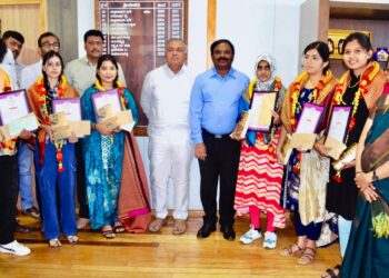 ಕೆಎಸ್ಆರ್ಟಿಸಿ ಸಿಬ್ಬಂದಿ ಮಕ್ಕಳಿಗೆ ಚಿನ್ನದ ಪದಕ: ವಿದ್ಯಾರ್ಥಿಗಳ ಸನ್ಮಾನಿಸಿದ ಸಾರಿಗೆ ಸಚಿವರು