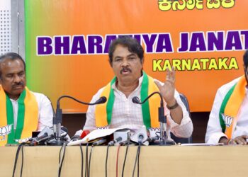 ಮೆಟ್ರೋ ದರ ಹೆಚ್ಚಿಸುವ ಅಧಿಕಾರ ಕೇಂದ್ರಕ್ಕಿದ್ದರೆ ಎಂಡಿ ನೇಮಕ ಅಧಿಕಾರವನ್ನೂ ಅವರಿಗೇ ಕೊಡಿ: ಅಶೋಕ್ ಸವಾಲು