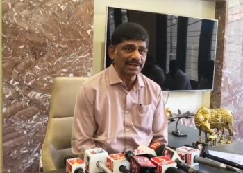 ಕೇಂದ್ರ ಸರ್ಕಾರ ಕರ್ನಾಟಕಕ್ಕೆ ಕೊಟ್ಟ ಖಾಲಿ ಟ್ರಂಕ್  ಹಿಡಿದಿರುವ ತೇಜಸ್ವಿ ಸೂರ್ಯ: ಬಮೂಲ್ ಅಧ್ಯಕ್ಷ ಡಿ.ಕೆ. ಸುರೇಶ್ ವ್ಯಂಗ್ಯ