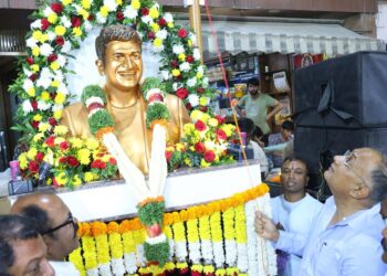 ಗಾಂಧಿನಗರದ ಪೊಲೀಸ್ ರಸ್ತೆಯಲ್ಲಿ ಪುನೀತ್ ರಾಜ್‌ಕುಮಾರ್ ಪುತ್ಥಳಿ ಅನಾವರಣ
