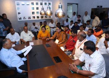 ಗಾಂಧಿನಗರ ಕ್ಷೇತ್ರದಲ್ಲಿ ಕಸ ವಿಲೇವಾರಿ ನಿರ್ಲಕ್ಷ್ಯ: ಅಧಿಕಾರಿಗಳು, ಗುತ್ತಿಗೆದಾರರಿಗೆ ದಿನೇಶ್ ಗುಂಡೂರಾವ್ ಖಡಕ್ ಎಚ್ಚರಿಕೆ