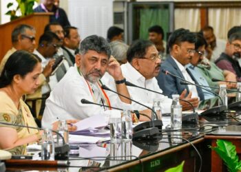 ಸರ್ಕಾರಿ ನೌಕರರಿಗೆ ಬೆಳ್ಳಂಬೆಳಗ್ಗೆ ‘ಕರ್ತವ್ಯ’ ಶಾಕ್: ಬೆಳಗ್ಗೆ 10 ಗಂಟೆಗೆ ಬಯೋಮೆಟ್ರಿಕ್ ಕಡ್ಡಾಯ, ನಿಗಾ ಇಡಲಿದೆ ‘AI’ ತಂತ್ರಜ್ಞಾನ!