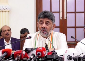 ಮೊದಲ ಸಂಪುಟದಲ್ಲೇ ಸಿಕ್ಸರ್: ವಿದ್ಯಾರ್ಥಿಗಳಿಗೆ ಉಚಿತ ಬಸ್ ಪಾಸ್, ‘ಬಿ’ ಖಾತಾ ಮುಕ್ತಿ ಸೇರಿ ಯುವ ಯುಗದ ಘೋಷಣೆ ಮಾಡಿದ ಸಿಎಂ ಡಿ.ಕೆ. ಶಿವಕುಮಾರ್!