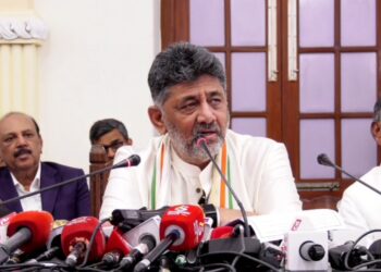 ಮೊದಲ ಸಂಪುಟದಲ್ಲೇ ಸಿಕ್ಸರ್: ವಿದ್ಯಾರ್ಥಿಗಳಿಗೆ ಉಚಿತ ಬಸ್ ಪಾಸ್, ‘ಬಿ’ ಖಾತಾ ಮುಕ್ತಿ ಸೇರಿ ಯುವ ಯುಗದ ಘೋಷಣೆ ಮಾಡಿದ ಸಿಎಂ ಡಿ.ಕೆ. ಶಿವಕುಮಾರ್!